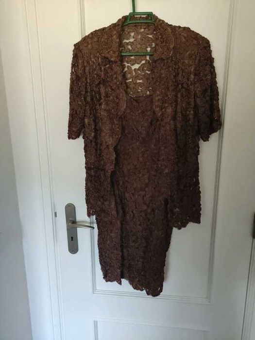 Vestido e jaqueta em renda e tule feito na costureira