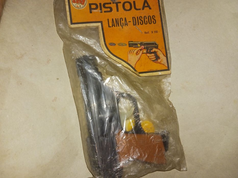 Arma de discos aniga em palstico