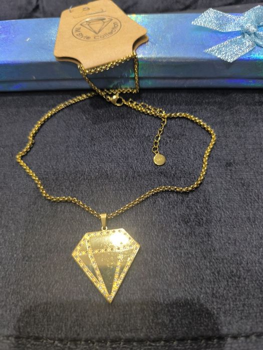 Piękny naszyjnik celebrytka diament