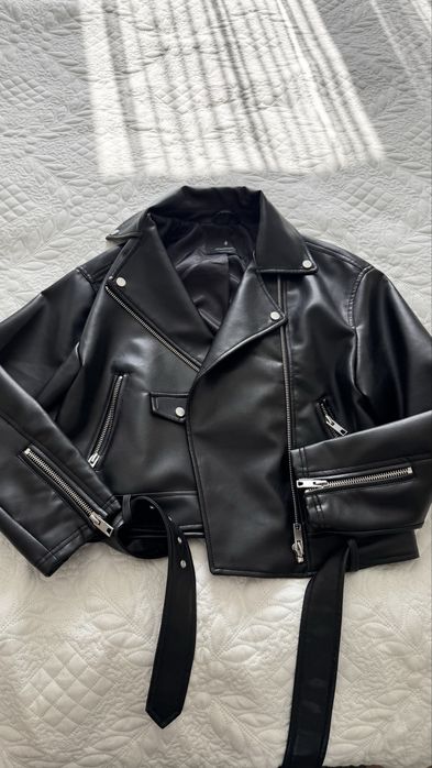 Шкіряна куртка , косуха Stradivarius