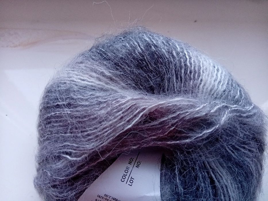 Włoczka moher. Gradientowa, kolor pieprz-sól. Sól-pieprz.