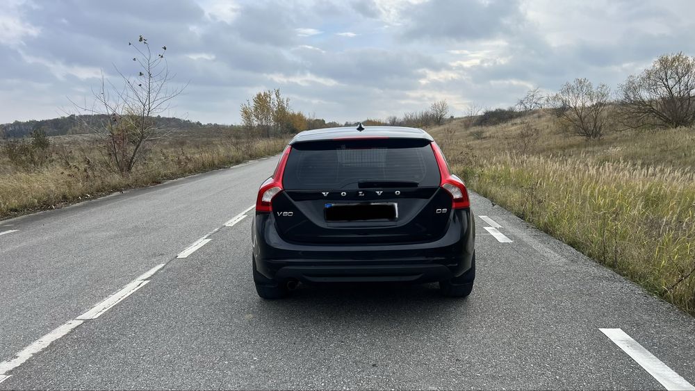 Автомобіль Volvo V60