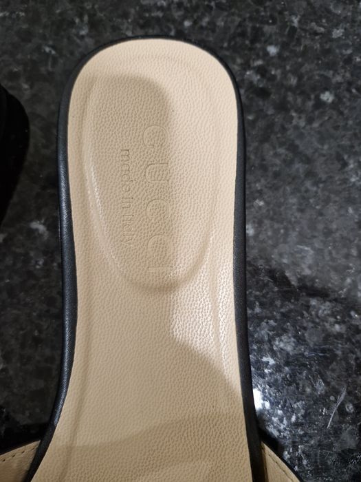 Sandálias rasas marca Gucci