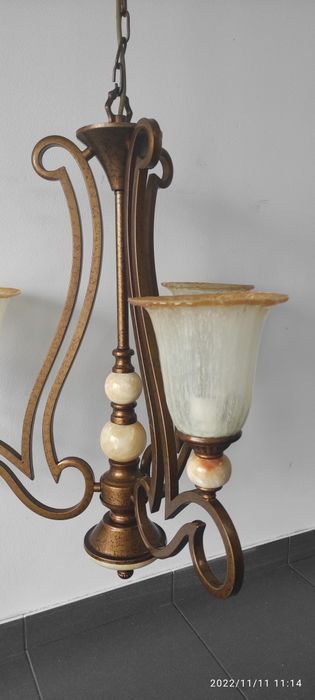 Stary żyrandol wiszący