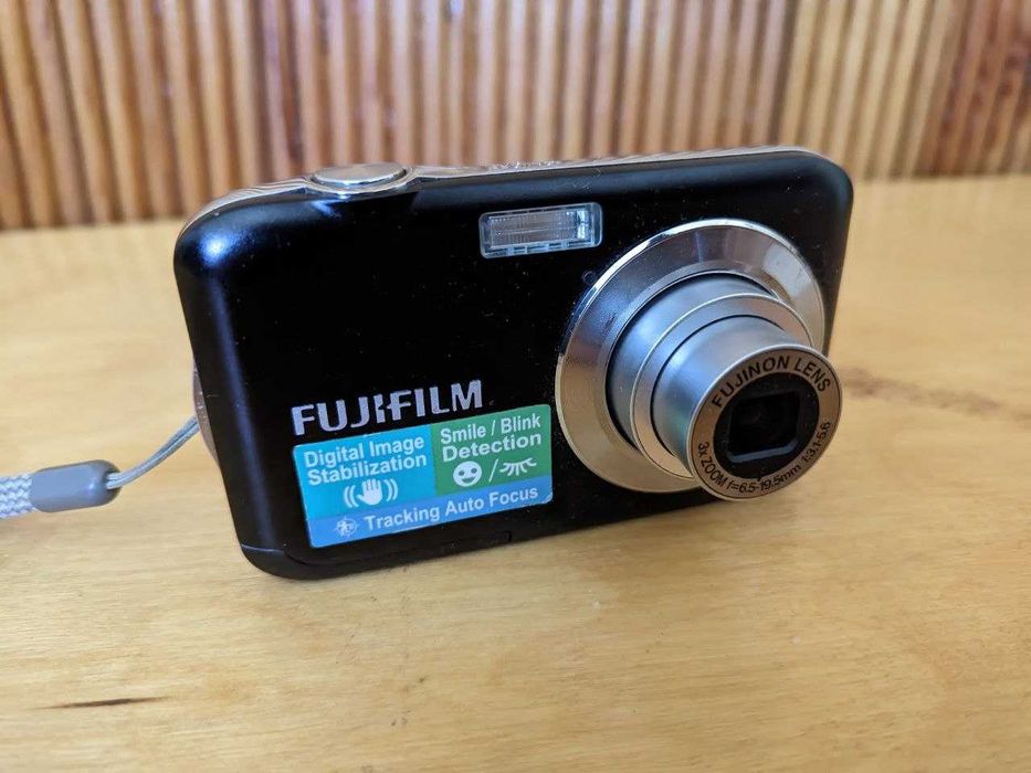 Цифровой фотоаппарат Fujifilm FinePix JV200