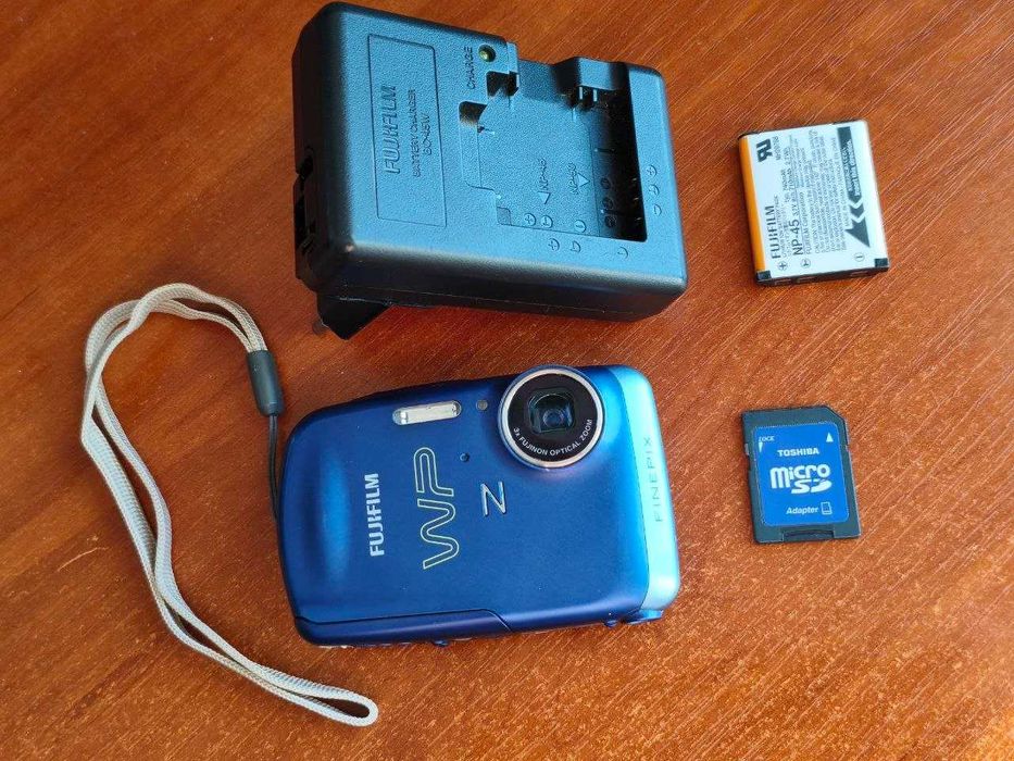Фотоаппарат для подводной съемки Fujifilm Finepix Z33WP, аккумулятор, зарядное, карта памяти