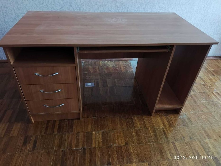 Cтіл письмовий з ДСП, б/у