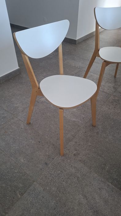 3 Mesas brancas e 6 cadeiras brancas Ikea