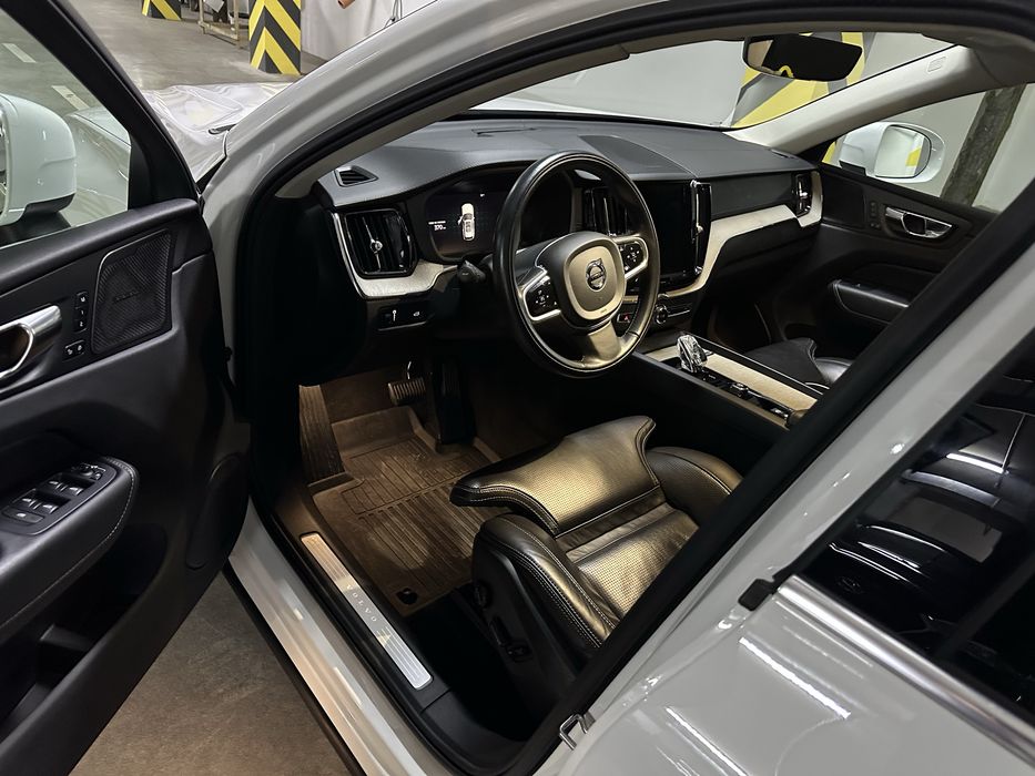Volvo XC60 2022 Официальный