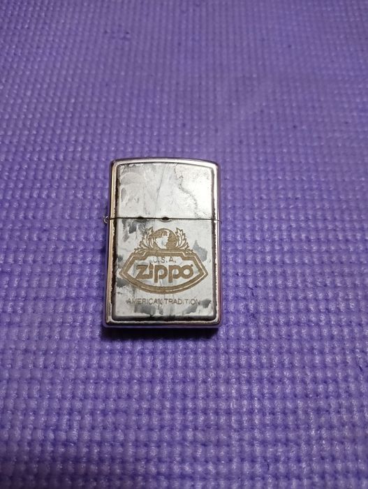 Зажигалка бензиновая Zippo.
