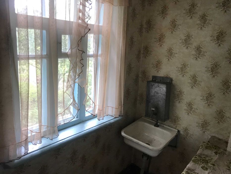 Частина будинку в смт.Вороновиця, вул. Молодіжна. Дві окремі спальні.