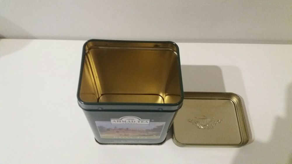 Conjunto de três latas