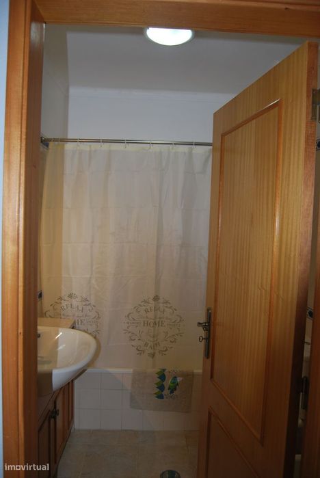 Apartamento T2 mobilado para arrendamento de curta duração em Alvor.