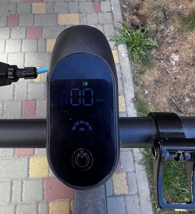 Продам электросамокат ODYS ALPHA x3 PRO