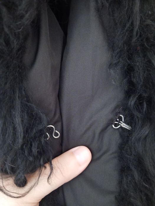 Casaco preto medieval tamanho L renda e pelo.