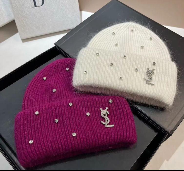 Przepiękna czapka fuksja z perełkami YSL