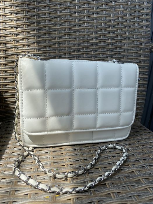 Женская белая клач сумка