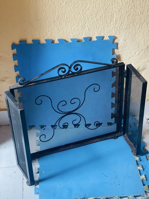 Tela de lareira com ferro fundido meados do século