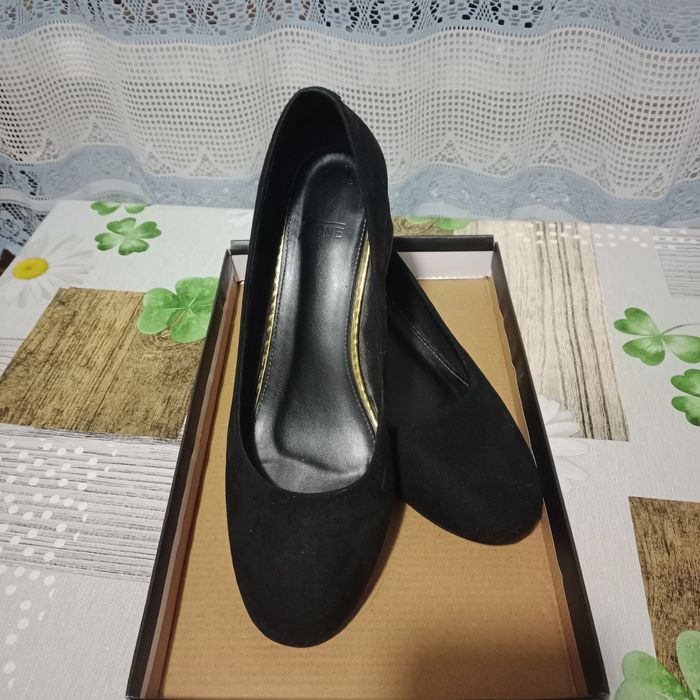 Продам женские туфли