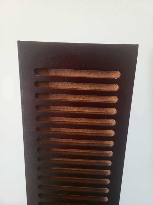 Torre CD's em Madeira Bangue