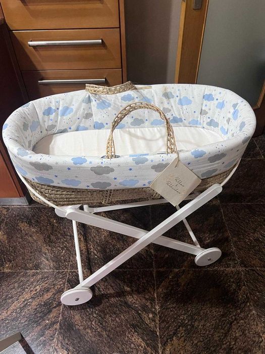 Berço de bebé com rodas