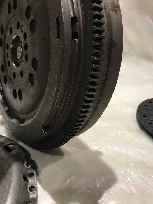 Маховик двухмас Mercedes E Class W210, W124