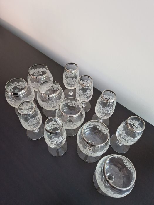 12 cálices antigos para Vinho do Porto ou licores