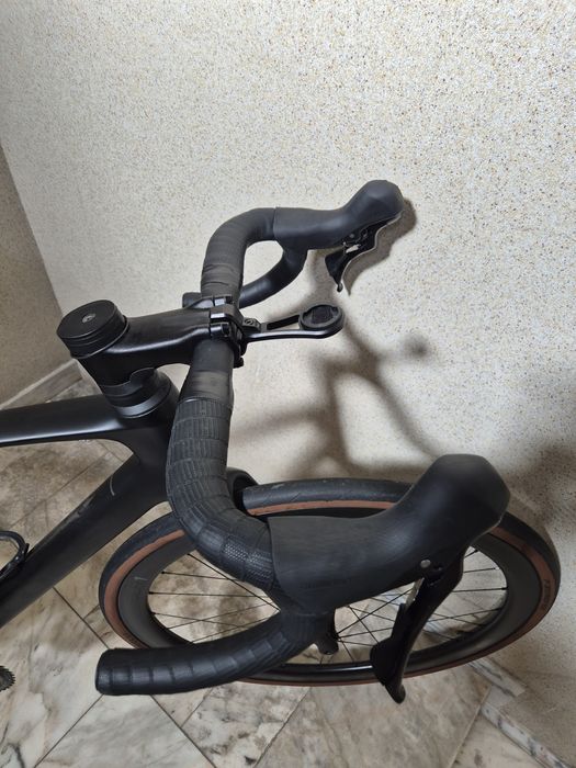 Bicicleta Cube Attain Race, modelo 2025