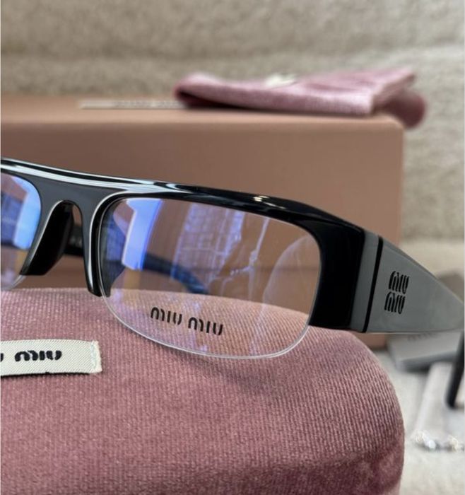 Сонцезахисні окуляри Miu Miu
