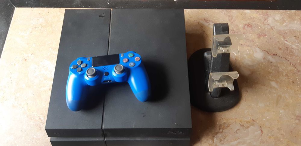 Playstation4 bem conservada.