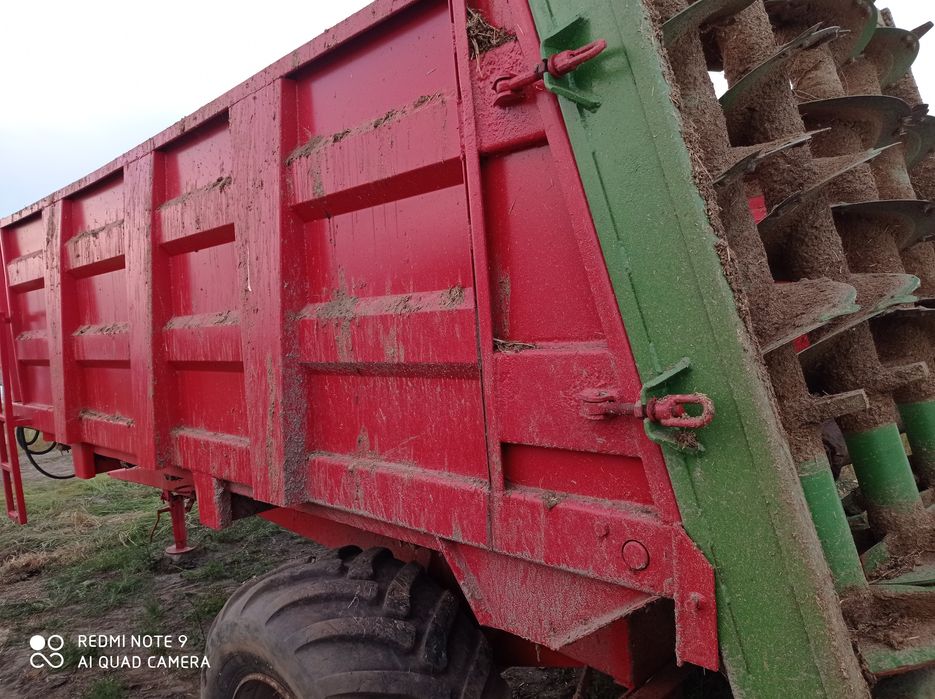 Rozrzutnik obornika i  inny sprzęt