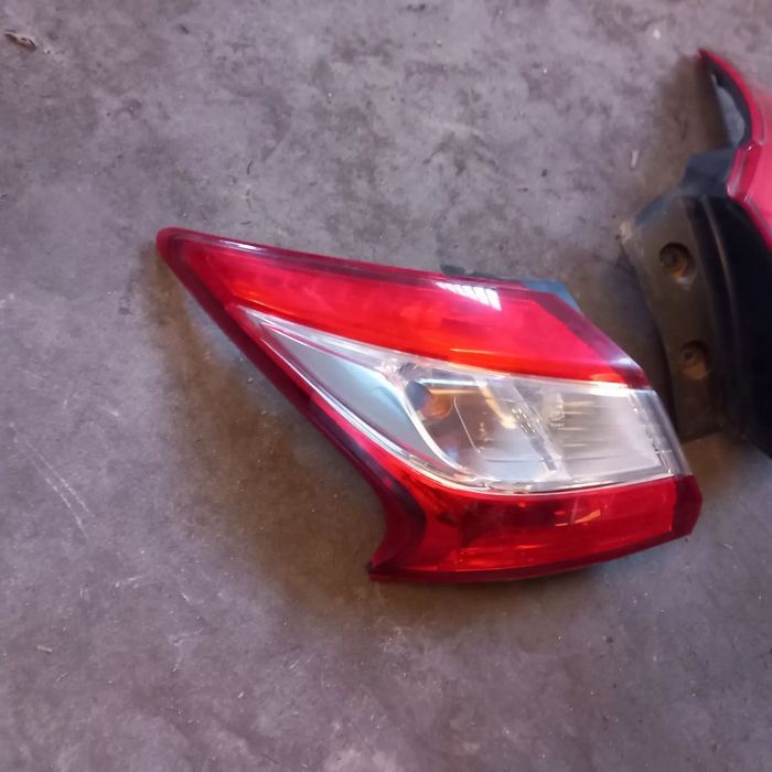 Farois traseiros nissan pulsar ano 2015