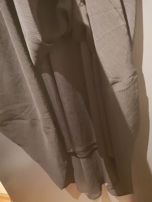 Czarna zwiewna sukienka z halką