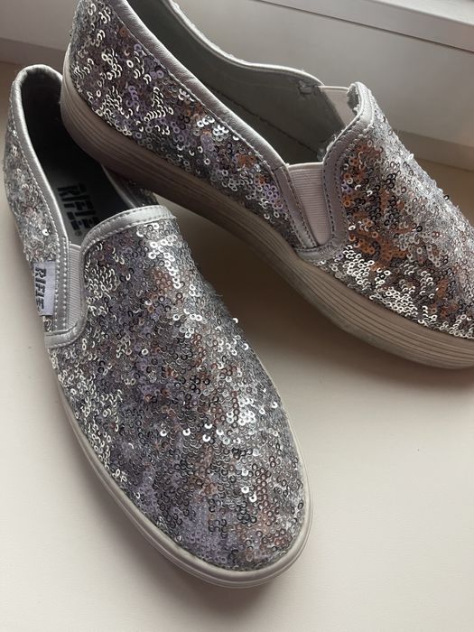 Продам нові стильні черевики Rifle!