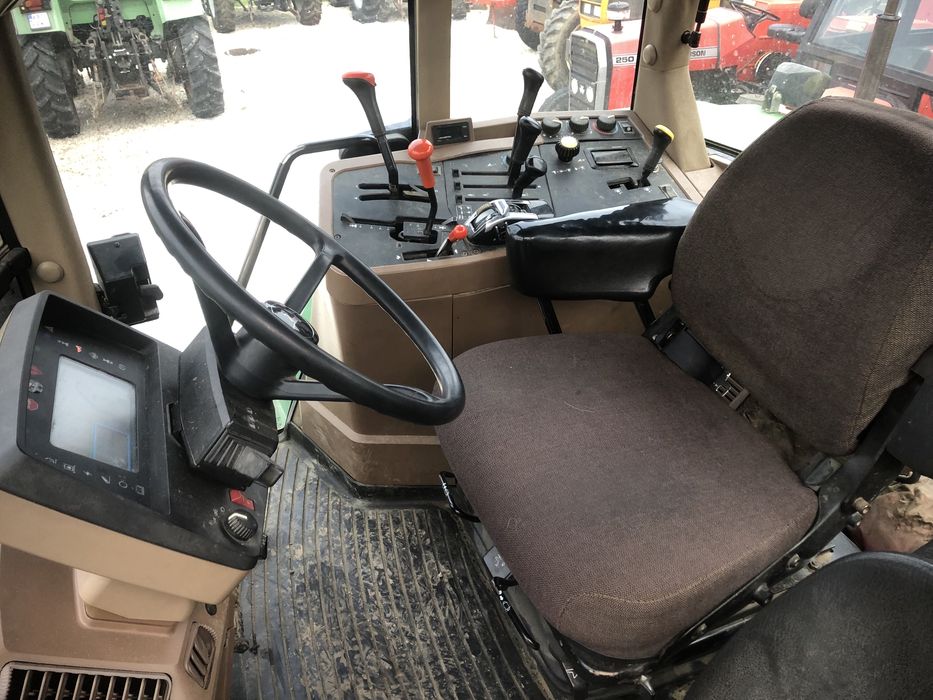 Ciagnik rolniczy John Deere 7600