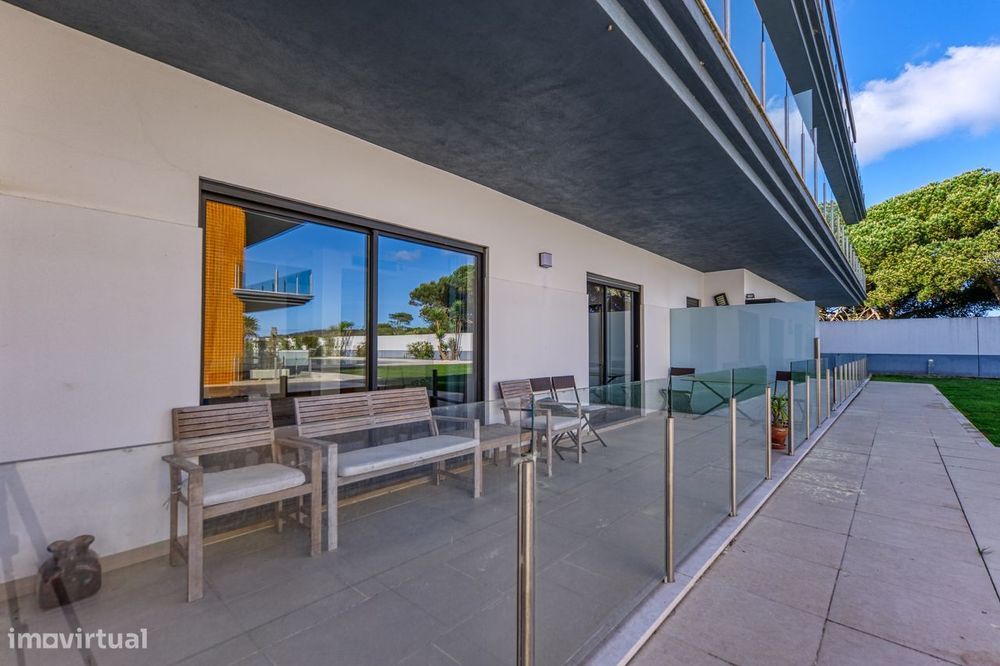 Apartamento T2, piscina e lugar de estacionamento - S Martinho Porto
