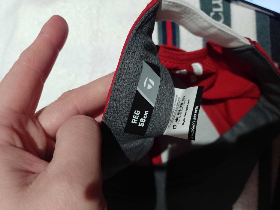 AUDI/ Czerwona czapeczka z daszkiem, jak nowa