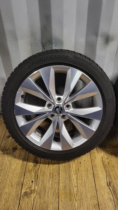 Felgi Koła OEM Skoda 18" 5x112 z oponami 235/45 R18 Superb Octavia 4 3