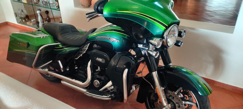 Harley street glide cvo