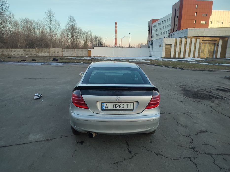 Мерс 2,0л бензин Механика  по технике отлично