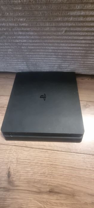 Konsola PlayStation 4