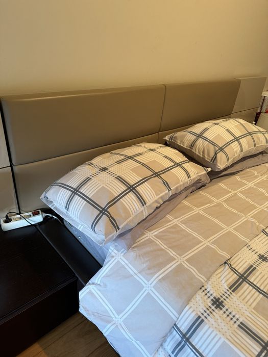 Quarto de casal completo em lacado e madeira , tons castanho e beje