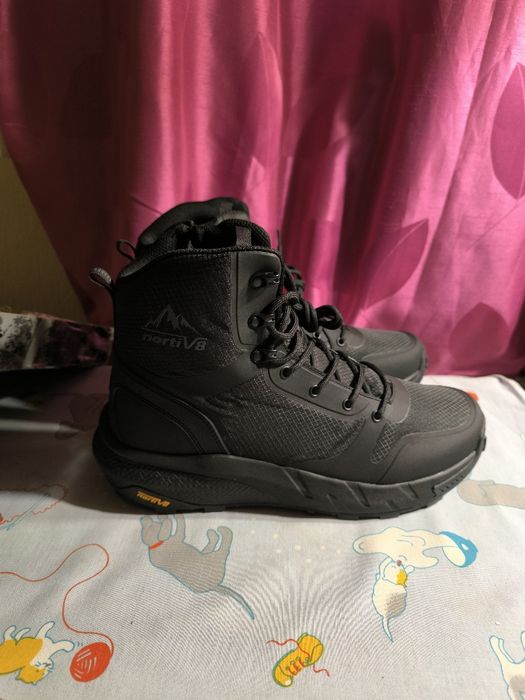 Новые ботинки с защитой от воды