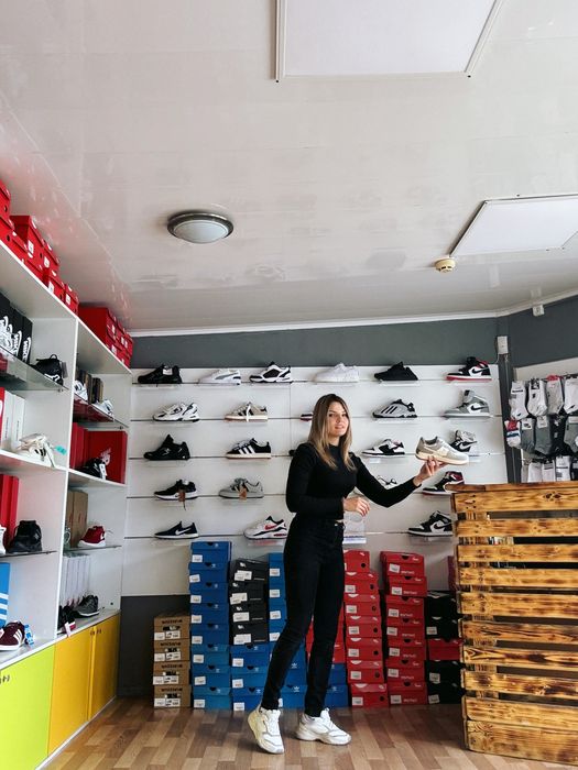 Продам магазин взуття ( готовий бізнес)