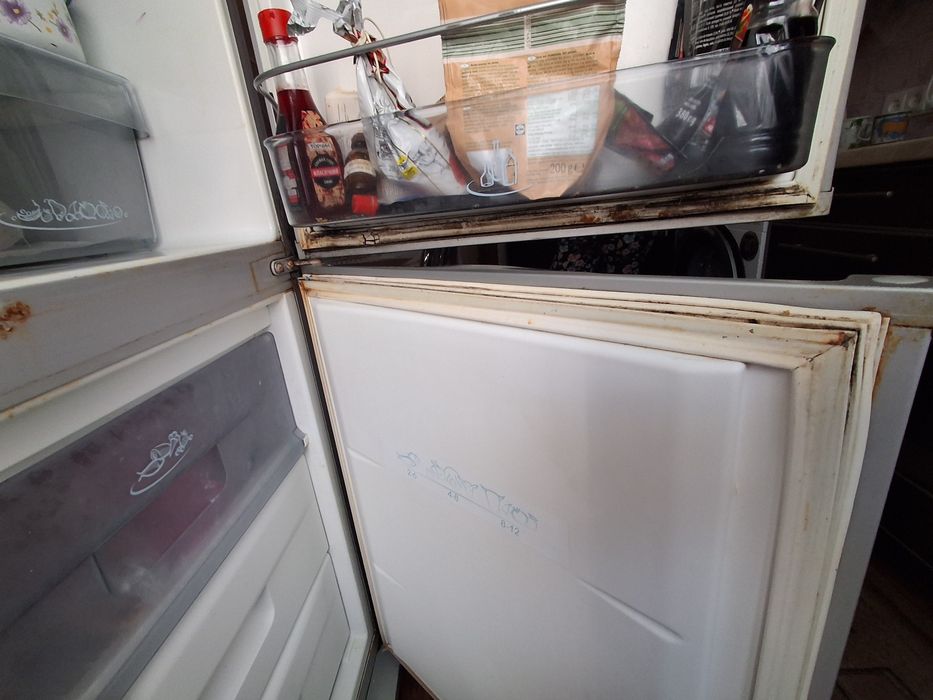 Продам холодильник б/у самовивіз Сихів  перший поверх.