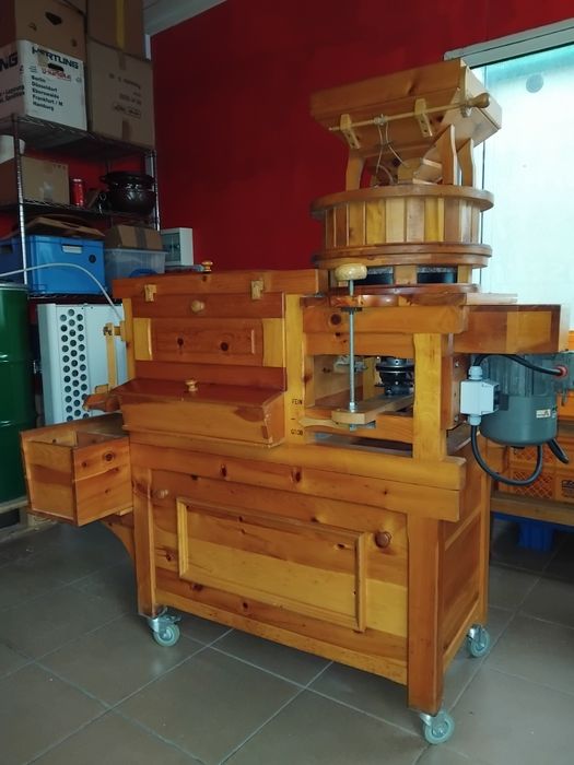 Osttiroler A 300 Młyn zbożowy z przesiewaczem mąki