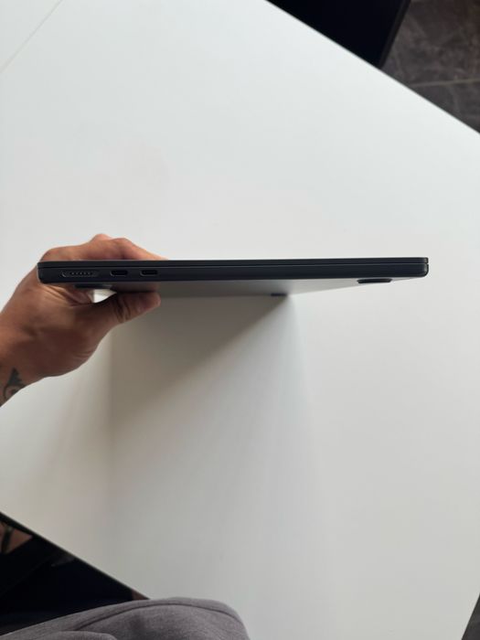 MacBook Air M2 13” – Como Novo | Garantia Apple | Caixa Completa