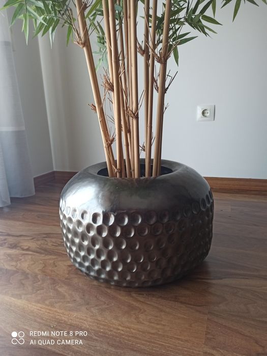 Vaso metálico decorativo