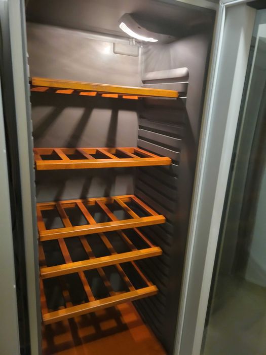 Sprzedam dwie profesjonalne chłodziarki do wina