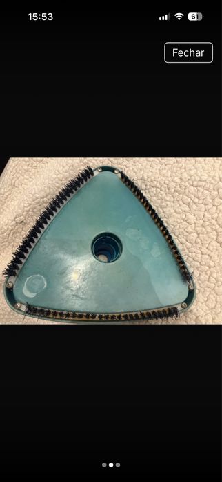 Base de aspirador de piscina em bom estado